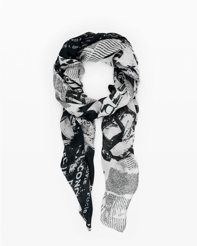 Desigual Foulard Rettangolare a Stampa Giornale