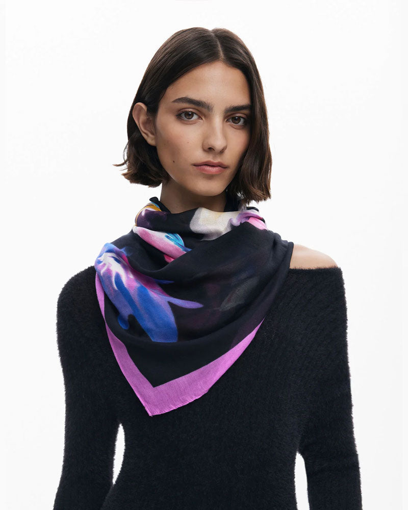 Desigual Foulard Rettangolare a Fiori da Donna Colore Blu